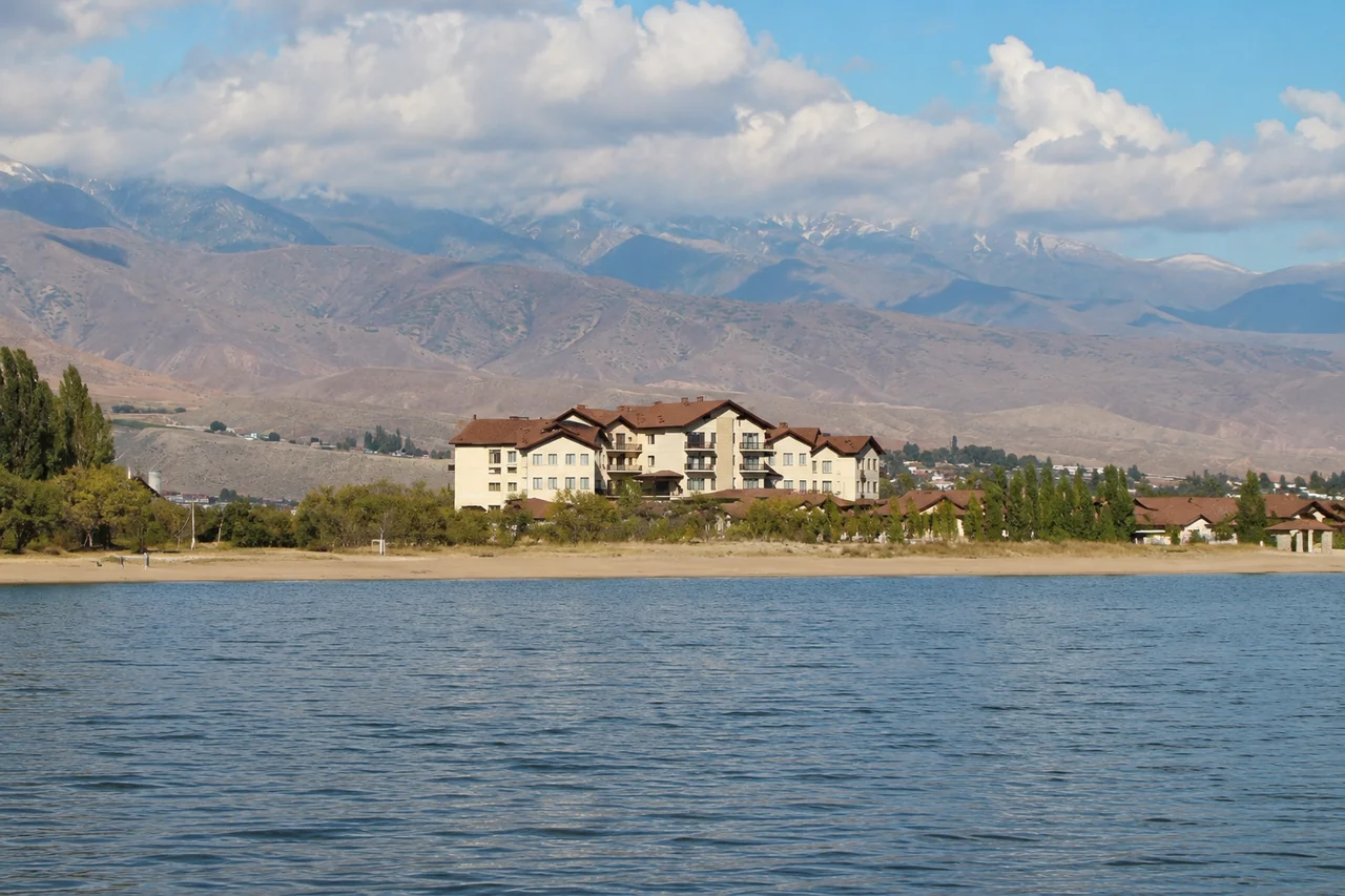 Marsell Family Resort вид с берега