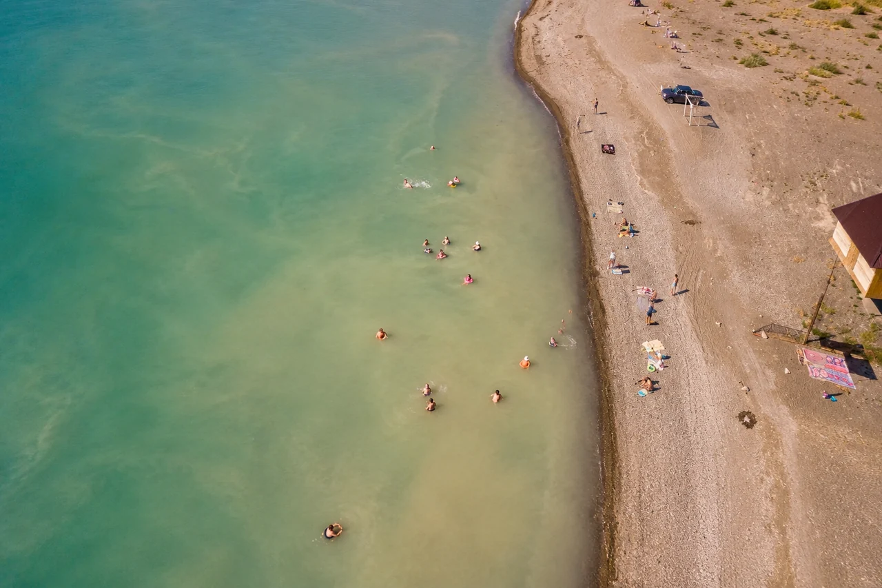 Купание в солёной воде Алаколя