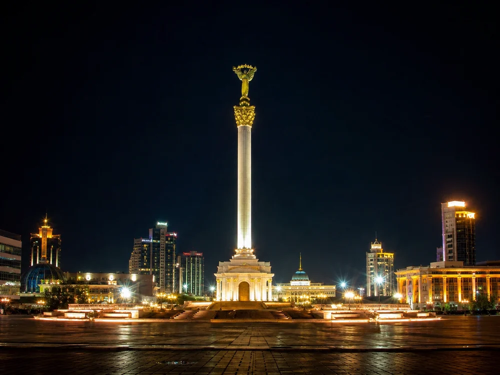 Independence Square ночью