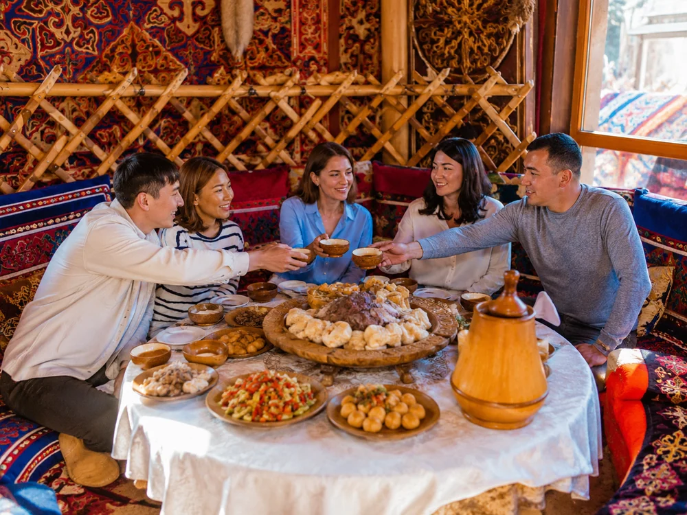 Обед в кафе национальной кухни