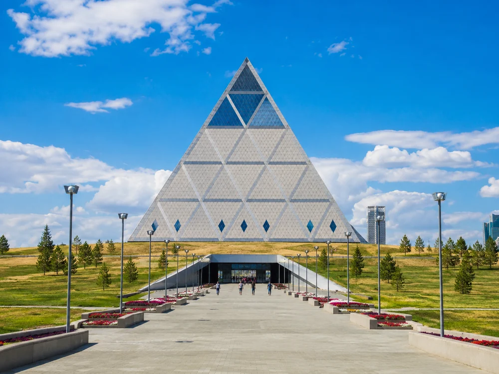 Palace of Peace and Reconciliation — пирамида Фостера
