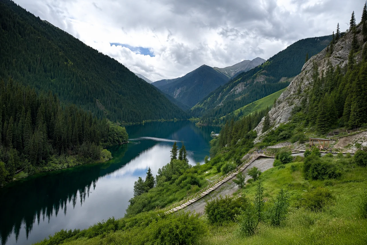 Пейзаж ущелья Тургень по пути к Кольсаю