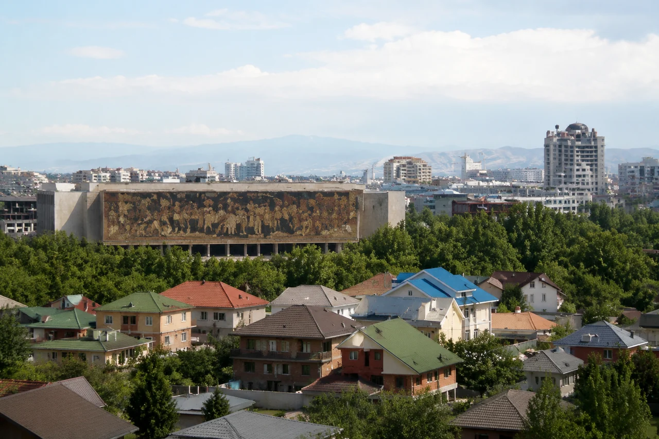 Дворец Республики с мозаичным панно