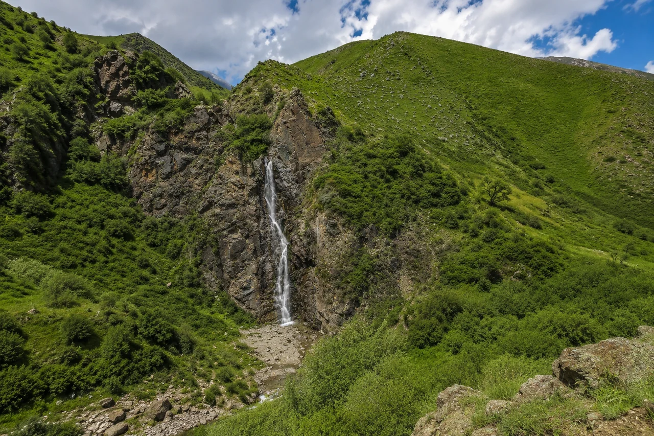 Тургенские водопады каскад
