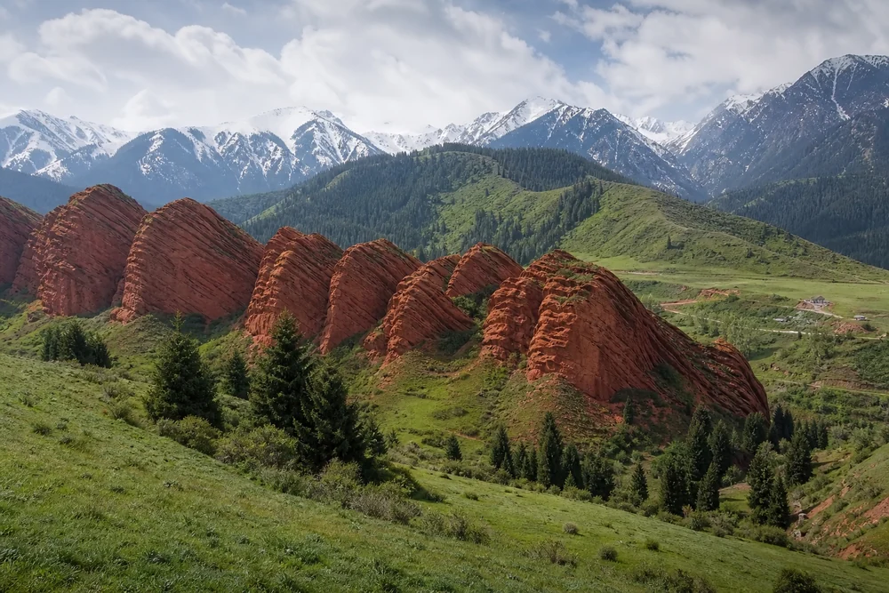 Каракол и ущелья: Джеты-Огуз, Алтын-Арашан — тур из Алматы
